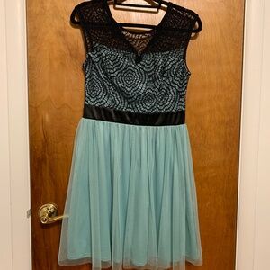Mystic for ModCloth lace & tulle dress size Medium